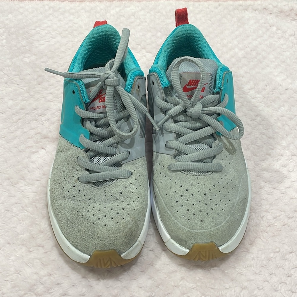 Nike shoes - Picture 3 of 4